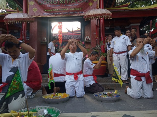 Melihat Kemeriahan Upacara Tolak Bala di Kuta, Bali, Jelang Imlek