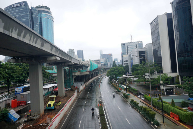 Suasana lengang di kawasan Kuningan, Jakarta saat libur Imlek, Sabtu (25/1). Foto: Irfan Adi Saputra/kumparan