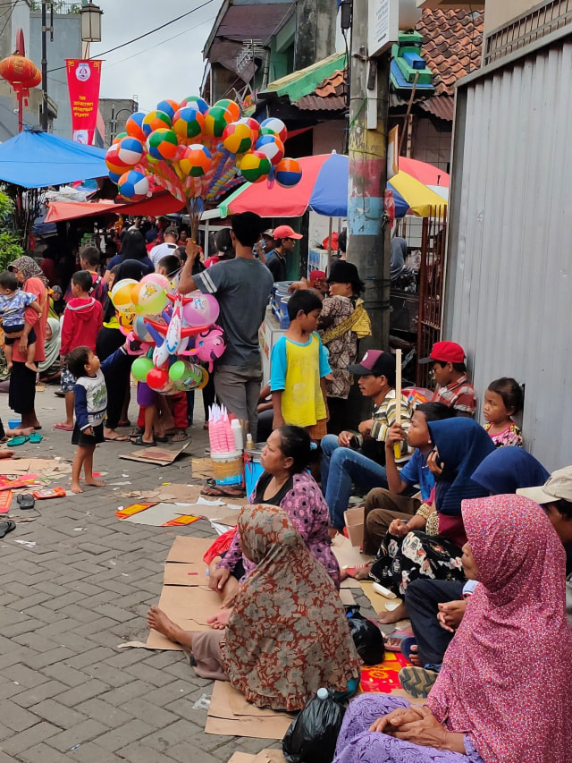 Pengemis di kawasan Klenteng Boen Tek Bio, Tangerang. Foto: Abyan Faisal Putratama/kumparan