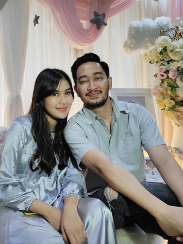Syahnaz Sadiqah dan Jeje Govinda di kawasan Cinere, Depok, Sabtu (25/1).  Foto: Regina Kunthi Rosary/kumparan