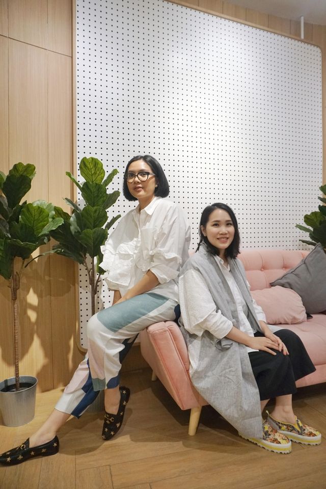 Carline Darjanto, Owner dan Creative Director COTTONINK dan Ria Sarwono, Owner dan CMO COTTONINK. Foto: Irfan Adi Saputra/kumparan