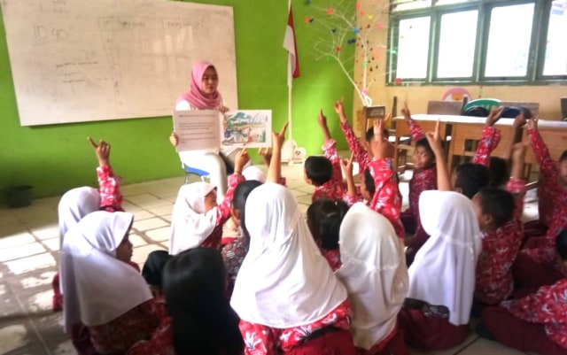 Pembelajaran yang menggunakan media big book kian digemari siswa. Foto: Bahara Jati/Jambikita.id
