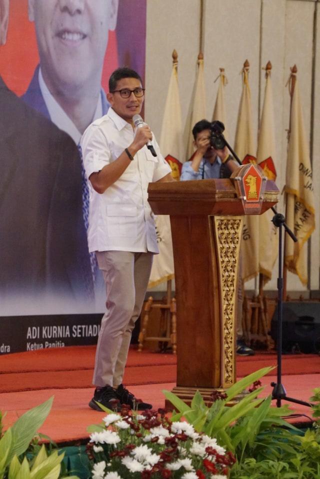 Wakil Ketua Dewan Pembina Partai Gerindra Sandiaga Uno memberikan ambutan pada Rakerda Partai Gerindra di Grand Sahid Jaya Hotel, Jakarta, Minggu (26/1).  Foto: Helmi Afandi Abdullah/kumparan 