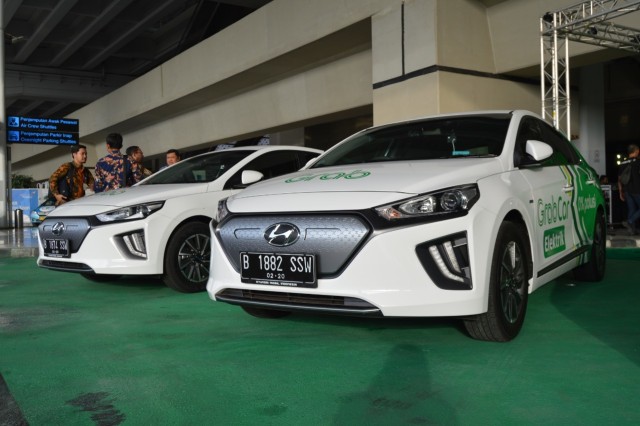 Grab Indonesia mengoperasionalkan 20 unit armada GrabCar Elektrik.  Foto: Bagas Putra Riyadhana