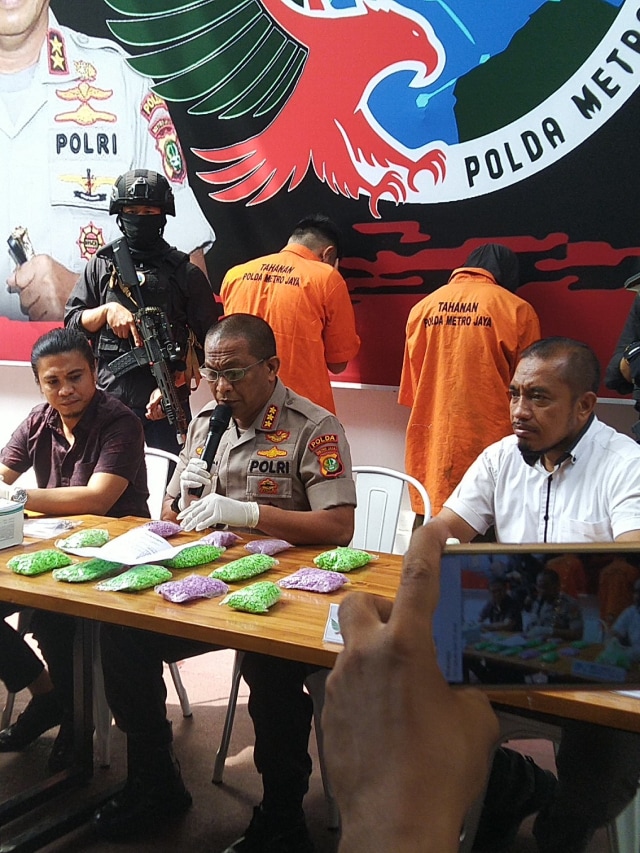 Konferensi pers pengungkapan kasus 14 ribu ekstasi di Polda Metro Jaya, Jakarta Selatan, Senin (27/1). Foto: Fachrul Irwinsyah/kumparan