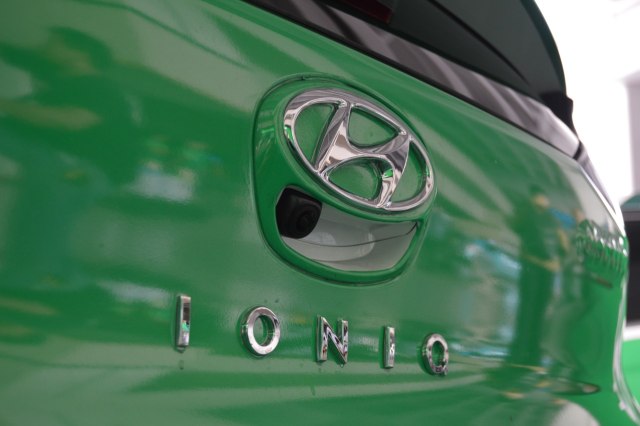 Grab Indonesia mengoperasionalkan 20 unit armada GrabCar Elektrik. Foto: Bagas Putra Riyadhana