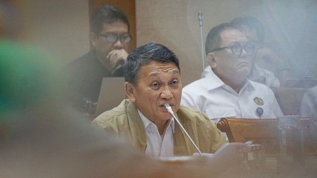 Menteri Energi dan Sumber Daya Mineral Arifin Tasrif hadiri rapat dengar pendapat (RDP) dengan Komisi VII DPR RI di Komplek Parlemen, Jakarta, Senin (27/1).  Foto: Fanny Kusumawardhani/kumparan 