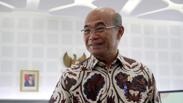 Menteri PMK Muhadjir Effendy dalam Rapat Tingkat Menteri (RTM) terkait virus corona, di Kemenko PMK, Jakarta, Selasa (28/1). Foto: Fanny Kusumawardhani/kumparan