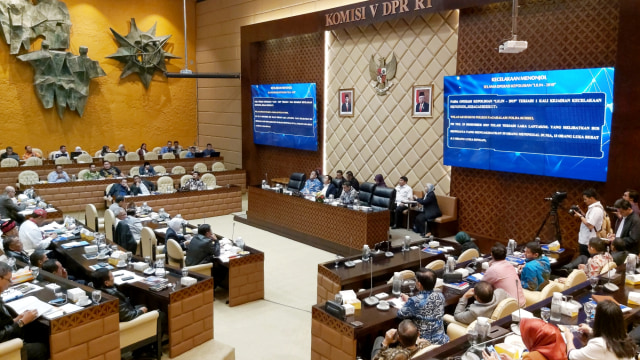 Rapat kerja Menteri PUPR Basuki Hadimuljono dan Menhub Budi Karya Sumadi dengan Komisi V DPR RI, Selasa (28/1). Foto: Resya Firmansyah/kumparan