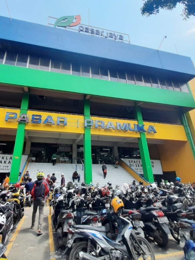 Suasana di Pasar Pramuka, Jakarta Timur, Selasa (28/1).  Foto: Andreas Ricky Febrian/kumparan