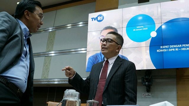 Mantan direktur utama TVRI Helmy Yahya (kanan) saat menghadiri RDP dengan Komisi I terkait pemecatan dirinya, Selasa (28/1), Foto: Helmi Afandi Abdullah/kumparan