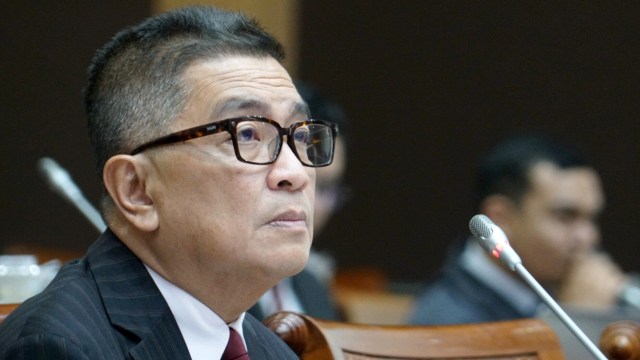 Mantan direktur utama TVRI Helmy Yahya saat Rapat Dengar Pendapat dengan Komisi I DPR RI, terkait pemecatan dirinya, Selasa (28/1).
Foto: Helmi Afandi/kumparan