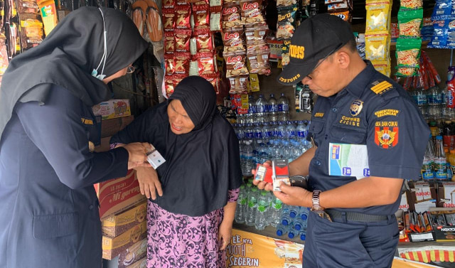 Di Jambi, Pedagang Diminta Tidak Menjual Rokok Ilegal Tanpa Cukai. Foto: Bahara Jati