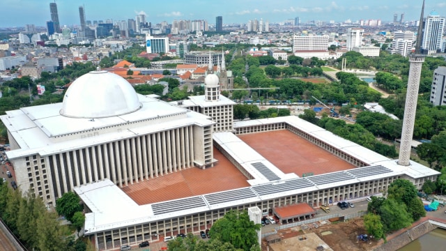 Foto udara renovasi Masjid Istiqlal di Jakarta, Selasa (28/1). Foto: ANTARA FOTO/Aditya Pradana Putra