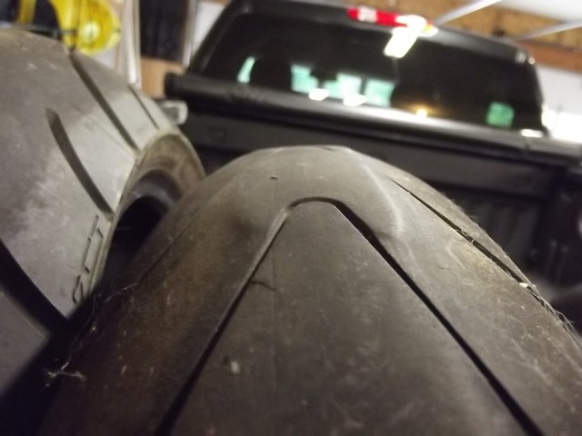 Ilustrasi flat spots pada ban motor Foto: dok. Istimewa