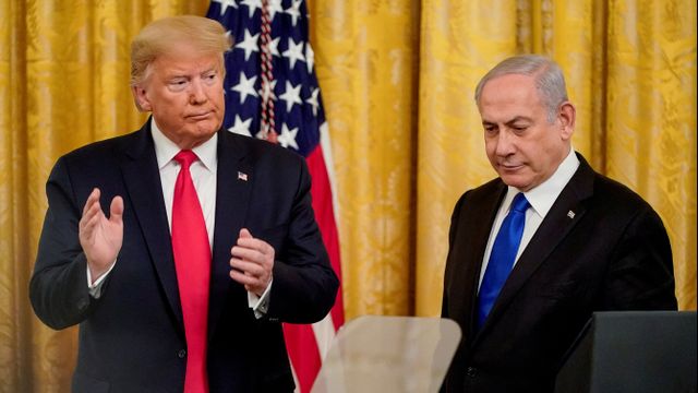 Perdana Menteri Israel Benjamin Netanyahu dan Presiden Amerikas Serikat Donald Trump menggelar konpers rencana perdamaian Timur Tengah di Gedung Putih, AS. Foto: REUTERS/Joshua Roberts