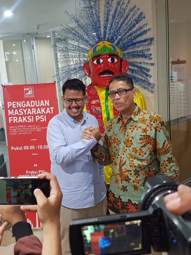 Cawagub PKS Nurmansjah Lubis (kanan) sambangi fraksi PSI DPRD DKI. Foto: Evira Tamara/kumparan