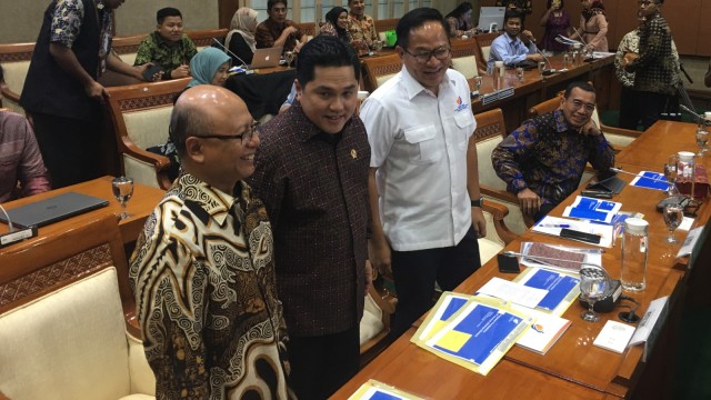 Menteri BUMN Erick Thohir dan Dirut Jiwasraya Hexana Tri Sasongko hadiri rapat Panja Jiwasraya. Foto: Nicha Muslimawati/kumparan