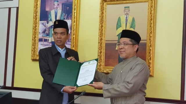 Prof Dr UAS bersama Rektor UNISSA Dr H. Norarfan bin H. Zainal. Foto: Dok. Istimewa