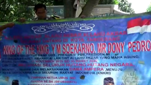 Poster King of The King di Terminal Poris Plawad, Tangerang dicopot petugas Satpol PP. Foto: Dok. Istimewa