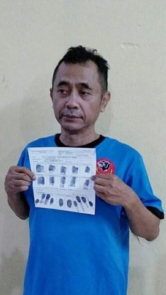 Petinggi Sunda Empire Ranggasasana kenakan baju tahanan. Foto: dok. istimewa