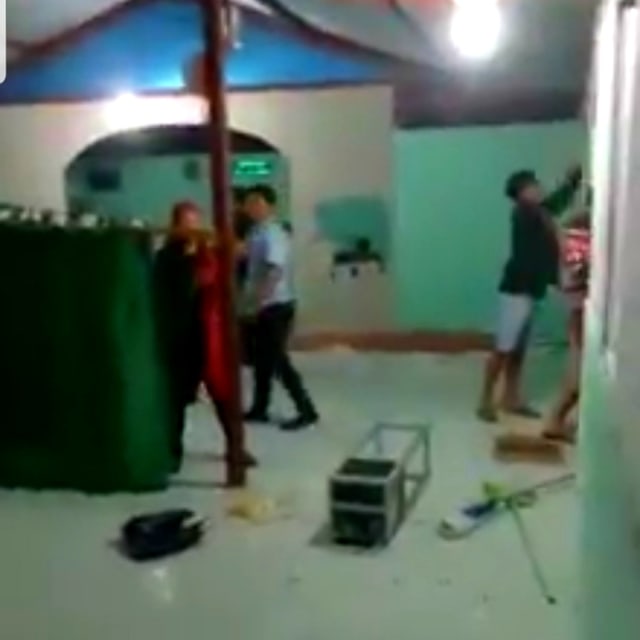 Tangkapan layar aksi perusakan musala di Kabupaten Minahasa Utara, Sulawesi Utara (capture)
