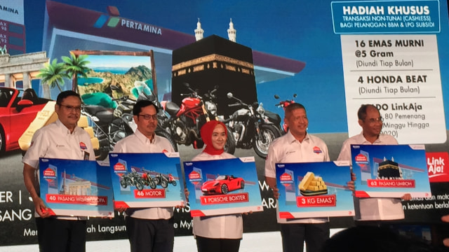 Direktur Utama Pertamina Nicke Widyawati dan jajaran direksi serta komisaris Pertamina membuka Program Berbagi Berkah MyPertamina 2020. Foto: Ema Fitriyani/kumparan