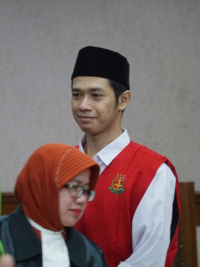 Terdakwa Dede Lutfi Alfiandi usai menjalani sidang putusan di Pengadilan Negeri Jakarta Pusat, Jakarta, Kamis (30/1).  Foto: Fanny Kusumawardhani/kumparan