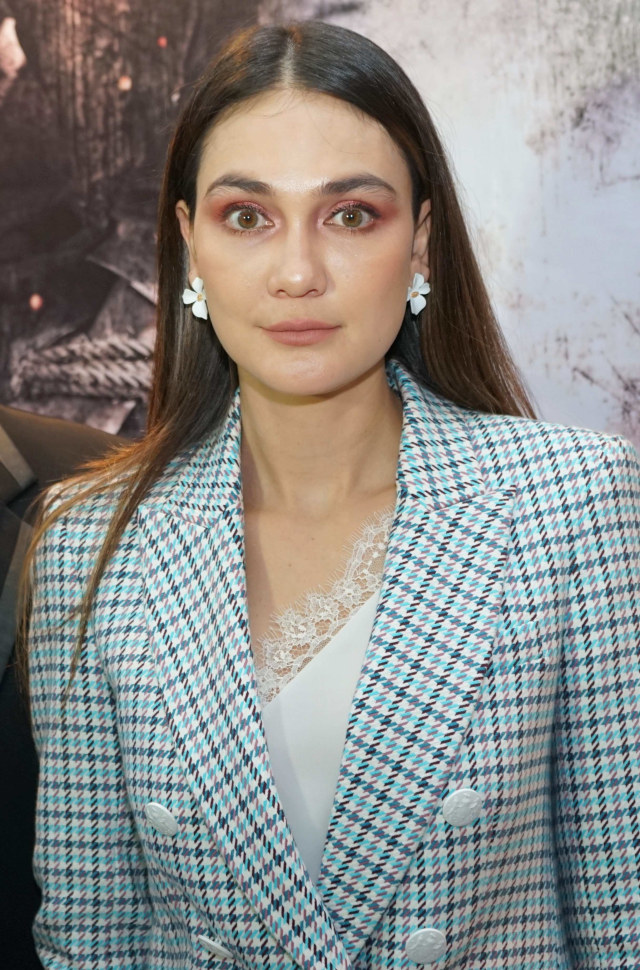 Artis Luna Maya saat hadir di konferensi pers poster film Suzanna Santet di kawasan Wahid Hasyim, Jakarta, Kamis, (30/1/2020). Foto: Dok. Ronny