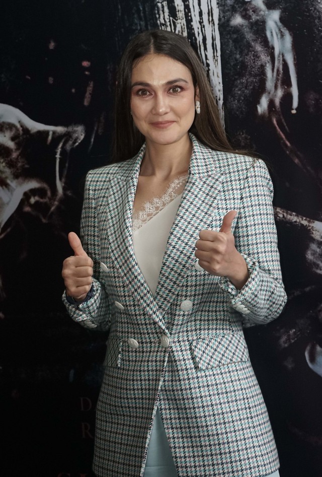 Artis Luna Maya saat hadir di konferensi pers poster film Suzanna Santet di kawasan Wahid Hasyim, Jakarta, Kamis, (30/1/2020). Foto: Dok. Ronny