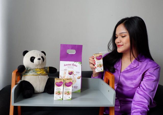 PRENAGEN UHT ALMOND SOYA (1)