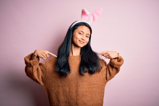 Cara mempraktikkan self-love sama dengan cara mencintai orang lain. Namun, energinya kita pusatkan pada diri sendiri. Foto: Shutterstock