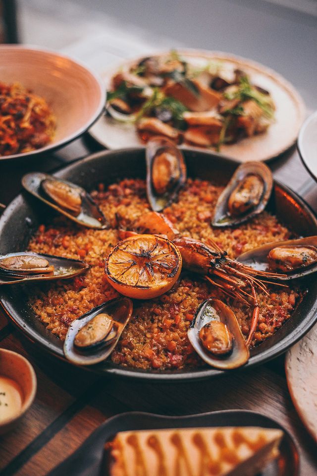 Paella de mariscos di Nidcielo  Foto: Azalia Amadea/Kumparan