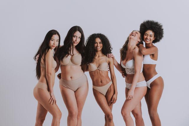 Ilustrasi perempuan percaya diri dengan bentuk tubuhnya. Foto: Shutterstock
