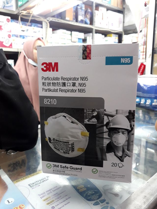 Masker N95 yang harganya naik dari Rp 200 jadi Rp 1,3 Juta di Pasar Pramuka, Jakarta. Foto: Dok. Ema Fitriyani