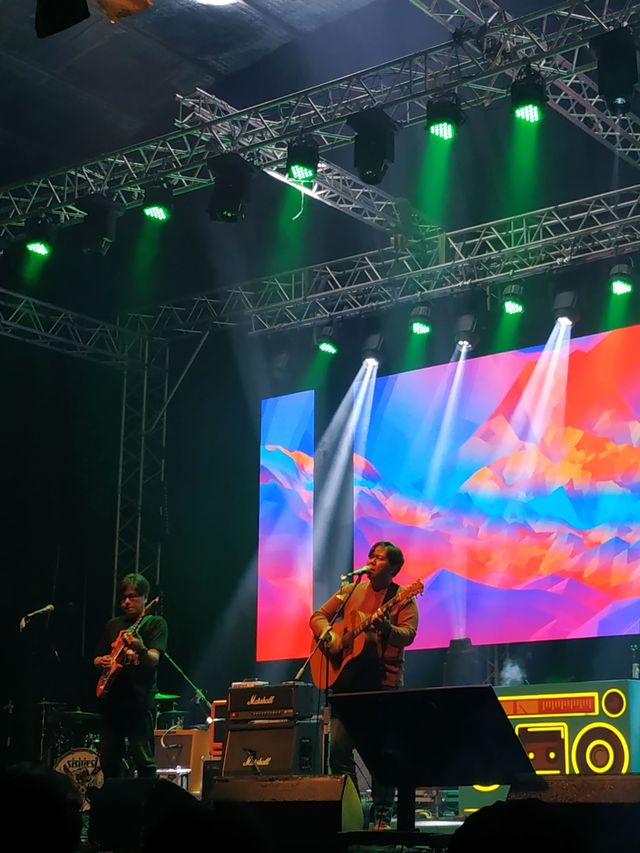 Penampilan Float di Super Art Fest Awarding Night, di Livespace, SCBD, Jakarta Selatan, Sabtu (1/2). Foto:  D.N Mustika Sari/kumparan