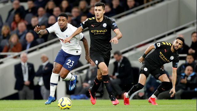 Kalah dari Tottenham Hotspur membuat Manchester City semakin tertinggal di klasemen Liga Inggris. Foto: REUTERS / John Sibley