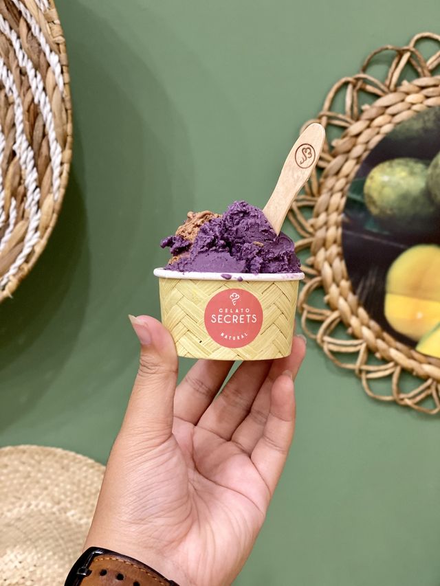 Blueberry lavender gelato dan dark chocolate. Foto: Toshiko/kumparan