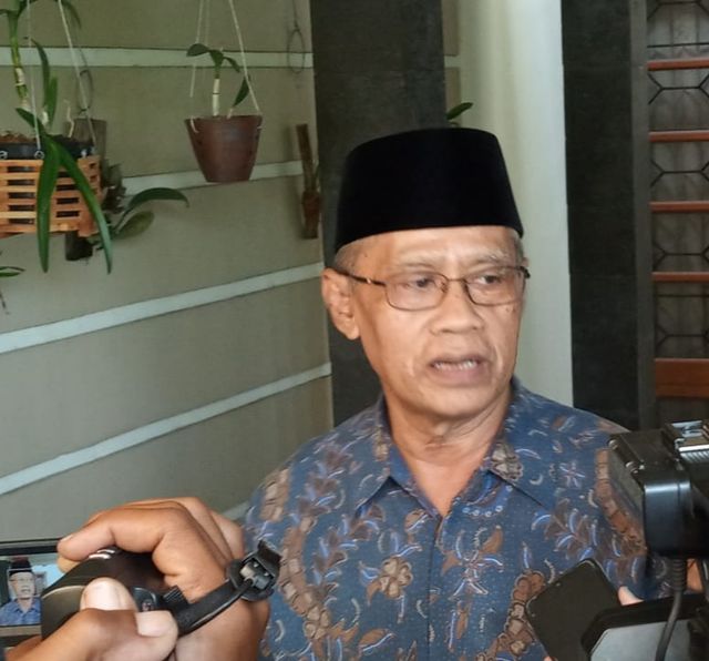 Ketua Umum Pengurus Pusat Muhammadiyah, Haedar Nashir, saat dikunjungi di rumahnya, Senin (3/1/2020). Foto: Erfanto.