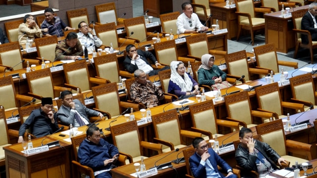 Para anggota DPR RI mengikuti rapat paripurna keputusan laporan komisi III calon hakim agung dan calon hakim AD HOC, di gedung DPR RI, Jakarta. Foto: Helmi Afandi/kumparan