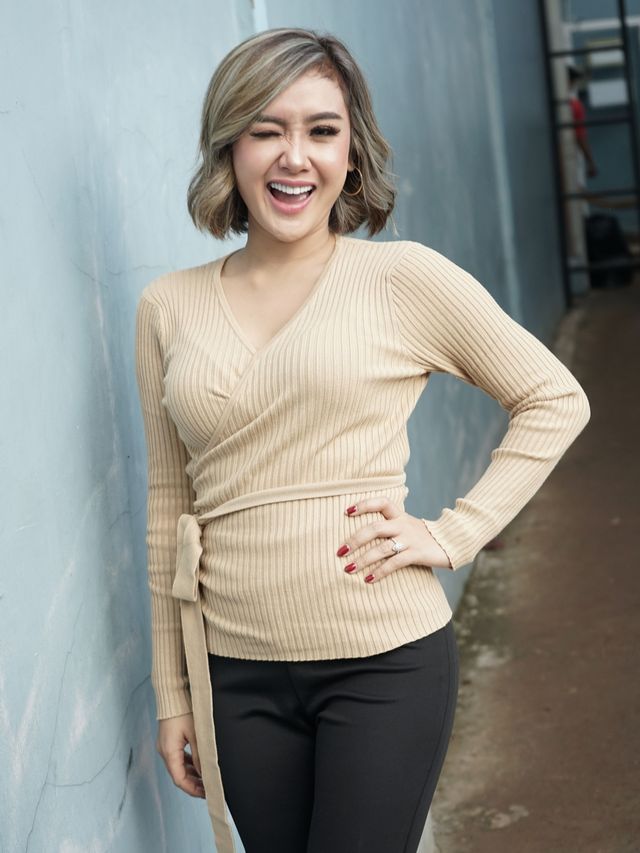 Penyanyi dangdut Cita Citata saat ditemui di kawasan Tendean, Jakarta, Senin, (3/2). Foto: Ronny