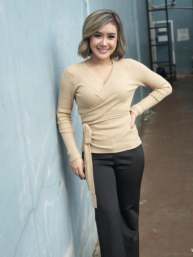 Penyanyi dangdut Cita Citata saat ditemui dikawasan Tendean, Jakarta, Senin, (3/2). Foto: Ronny