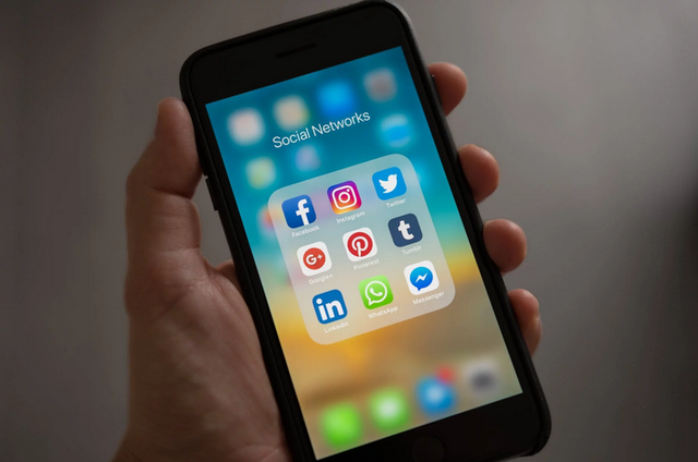 Ternyata ada waktu-waktu yang dinilai paling pas untuk posting di media sosial, lho! | Photo by Pexels/Tracy Le Blanc