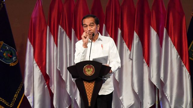 Presiden Joko Widodo memberikan pengarahan pada Rapat Koordinasi Nasional Penanggulangan Bencana Tahun 2020. Foto: ANTARA FOTO/Hafidz Mubarak A