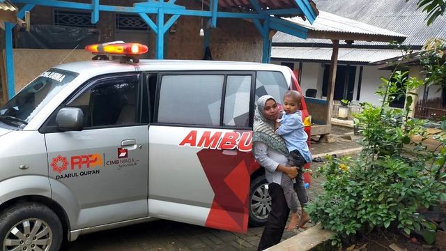 Agnia (kanan) penderita kanker. Foto: Dok. PPPA Daarul Quran