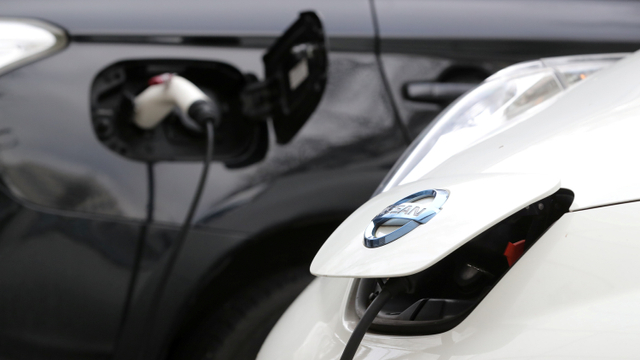 Ilustrasi mobil listrik. Foto: REUTERS/Antonio Bronic
