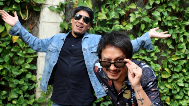 Presenter Vincent Rompies dan Deddy Mahendra Desta saat berkunjung ke kantor kumparan. Foto: Melly Meiliani/kumparan