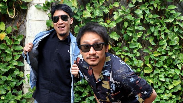 Presenter Vincent Rompies dan Deddy Mahendra Desta saat berkunjung ke kantor kumparan.
 Foto: Melly Meiliani/kumparan