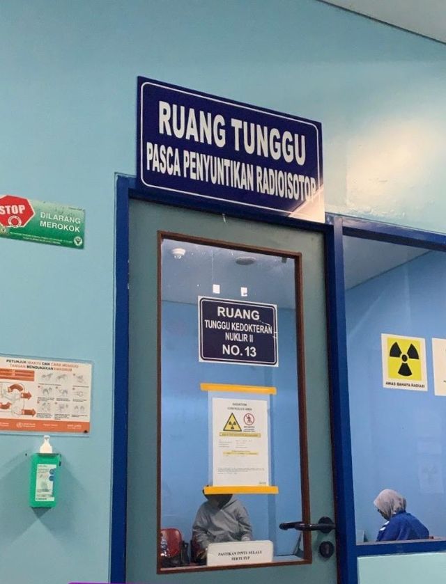 Tempat orang yang berkumpul setelah minum atau disuntikkan radioisotop. Dok: Pribadi