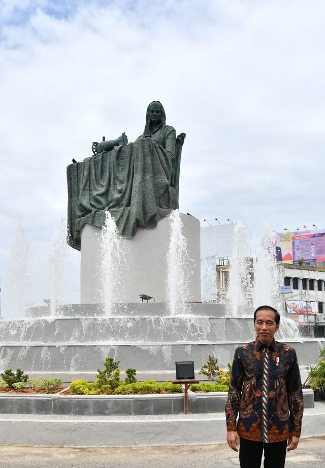 Presiden Joko Widodo saat meghadiri Monumen Pahlawan Nasional Ibu Agung Hj. Fatmawati Sukarno di Simpang Lima Ratu Samban, Kota Bengkulu, Rabu (5/2). Foto: Laily Rachev / Biro Pers Sekretariat Presiden